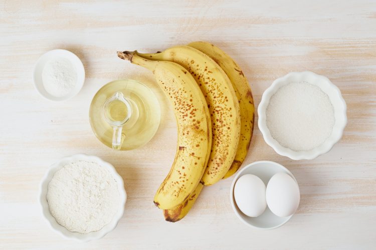 Ingredients for Banana bread. Step by step recipe. Banana, flour, egg, oil, sugar