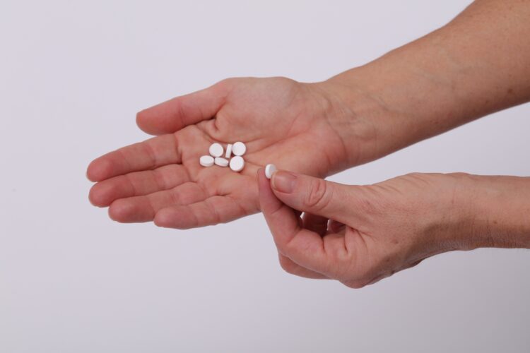 Pils, flu, health, medication, antibiotics, doctors, hospital, aspirin, pills, drugs, pharmacy,